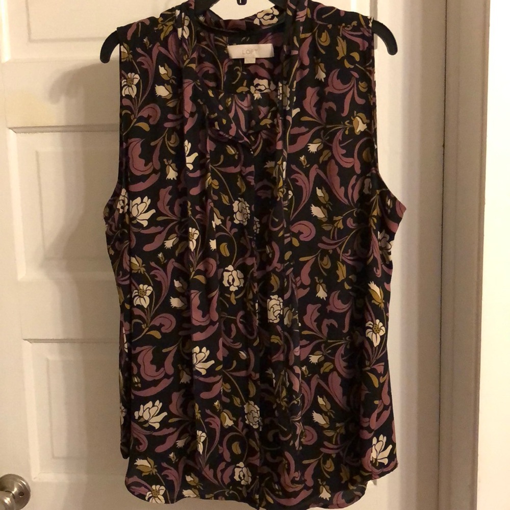 Sleeveless Tie Neck Buttondown